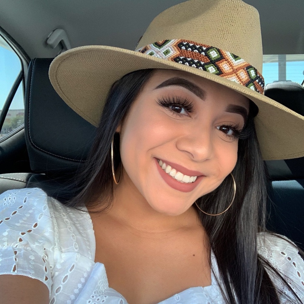 Meet your Posher, Alyssa